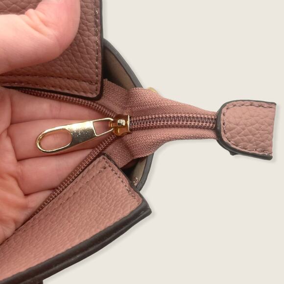 Mauve Purple Pink Vegan Goldtone Hardware Medium Zip Crossbody Bag NWOT - Picture 8 of 10